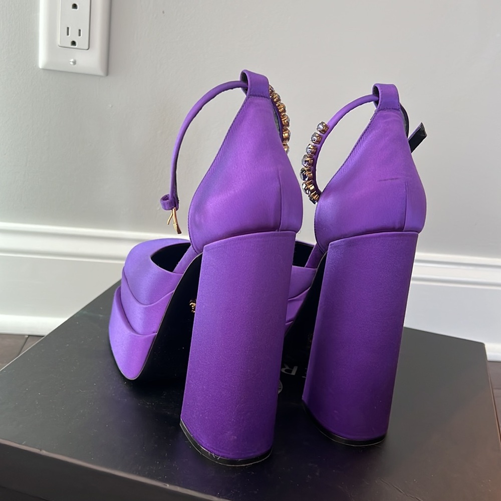 Beautiful Versace platform pumps 39 sold out - Picture 4 of 5